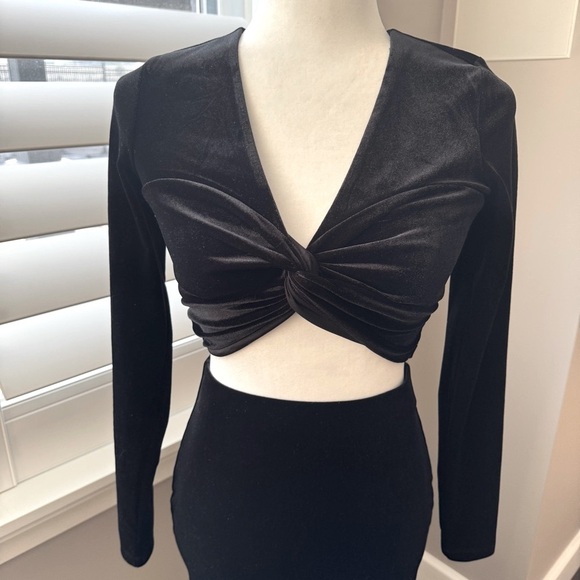 Dynamite Black Velvet Maxi Skirt Set - Picture 2 of 12